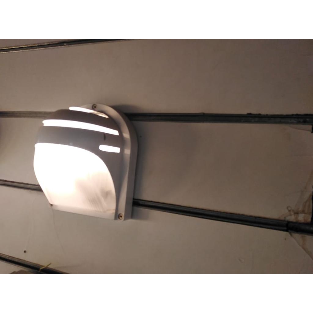 جلوب خارج حائط  ابيض زينهم جروب لايت