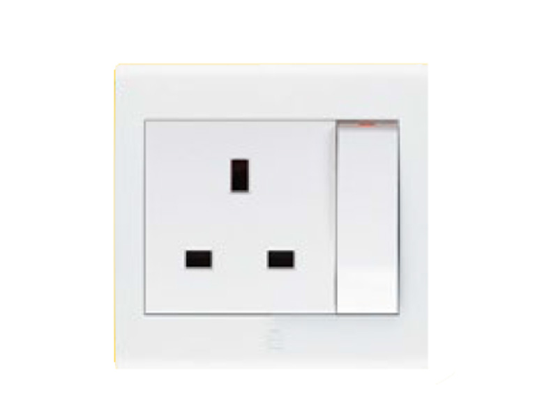 لقمة بريزة انجليزى بمفتاح جانبي 13 امبير7*7 بيج ساس