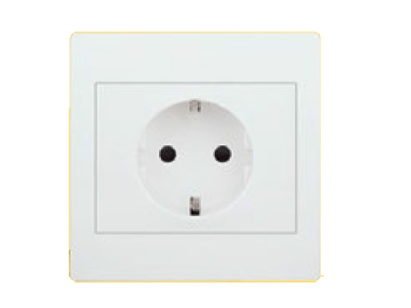 لقمة بريزة شوكو المانى 16 امبير 7*7 ابيض ساس