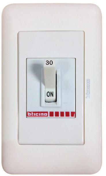 مفتاح تكييف30 امبير بالوش ابيض ايدج