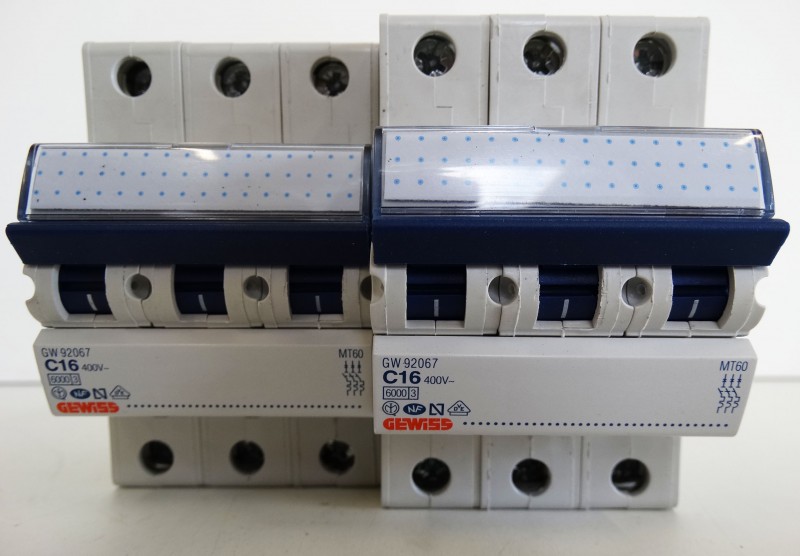 قاطع تيار ثلاثى 16 امبير 6 ك جويس